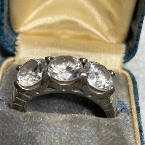 2.53 Carat Tw quartz or better sterling silver triple stone size 7 ring. - Picture 4 of 16